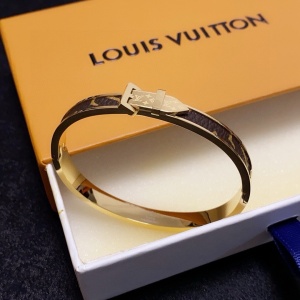 $29.00,Louis Vuitton Bracelet For Women # 295596