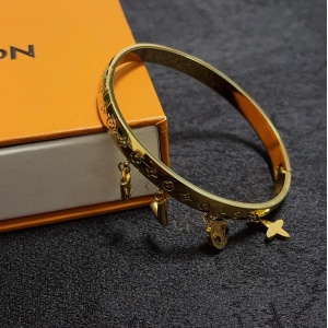 $29.00,Louis Vuitton Bracelet For Women # 295597