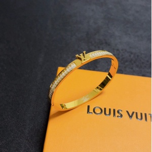 $29.00,Louis Vuitton Bracelet For Women # 295600