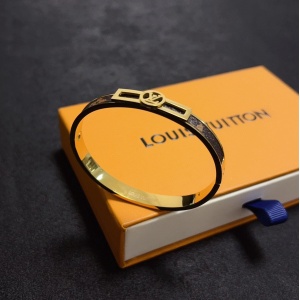 $32.00,Louis Vuitton Bracelet For Women # 295617