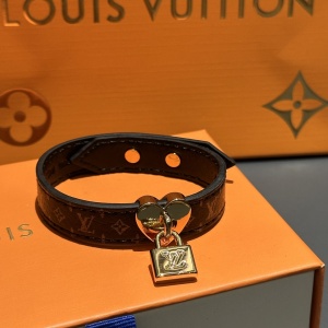 $32.00,Louis Vuitton Bracelet For Women # 295635