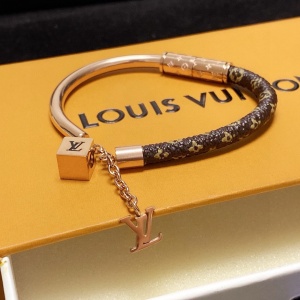 $29.00,Louis Vuitton Bracelet For Women # 295748