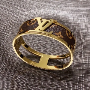 $29.00,Louis Vuitton Bangle For Women # 295761