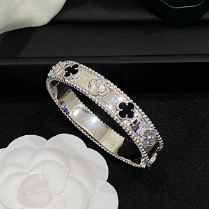$29.00,VanCleef&Arpels Bangle For Women # 295784