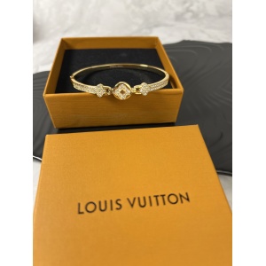 $29.00,Louis Vuitton Bangle For Women # 295802