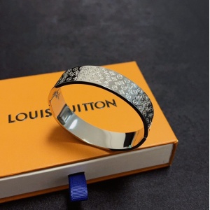 $29.00,Louis Vuitton Bangle For Women # 295819