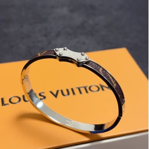 $29.00,Louis Vuitton Bangle For Women # 295824