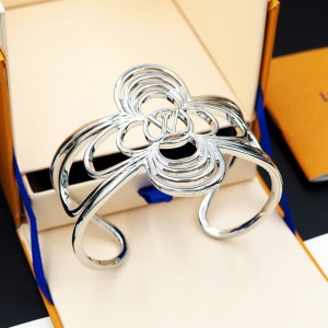 $29.00,Louis Vuitton Bangle For Women # 295836