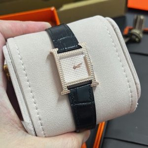 $125.00,Hermès Heure H watch # 296242