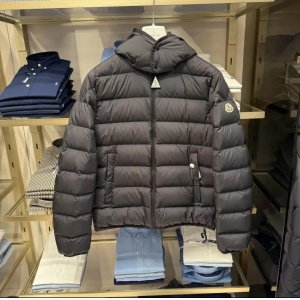 $135.00,Moncler Down Jackets For Women # 296672