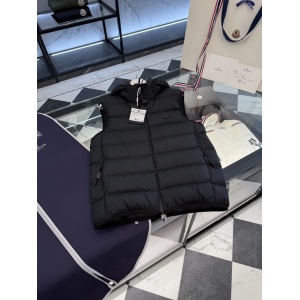 $115.00,Moncler Down Jackets For Women # 296673