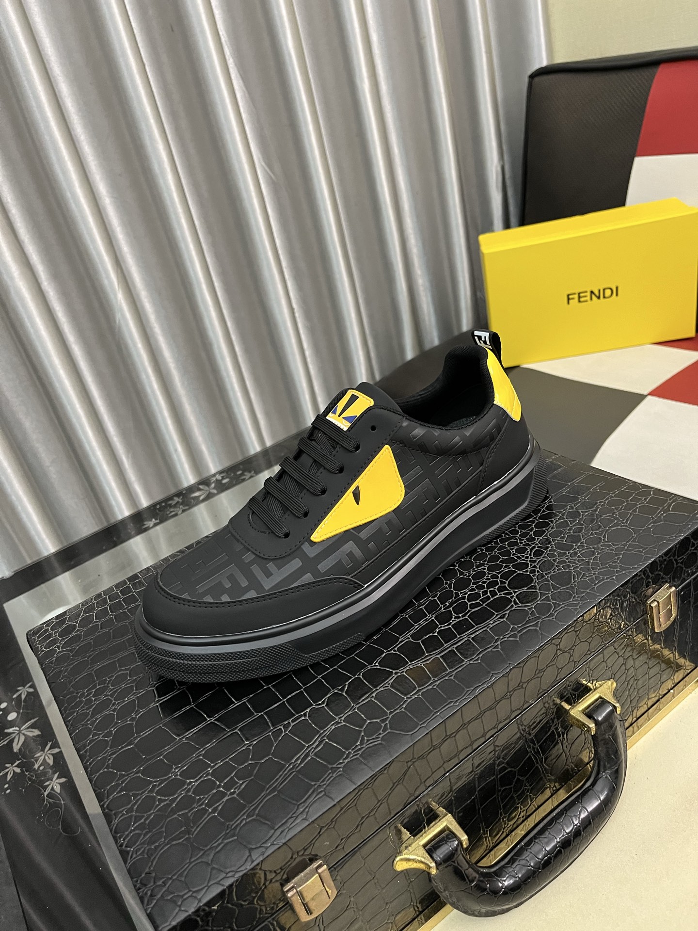 Fendi Casual Sneakers For Men # 295293