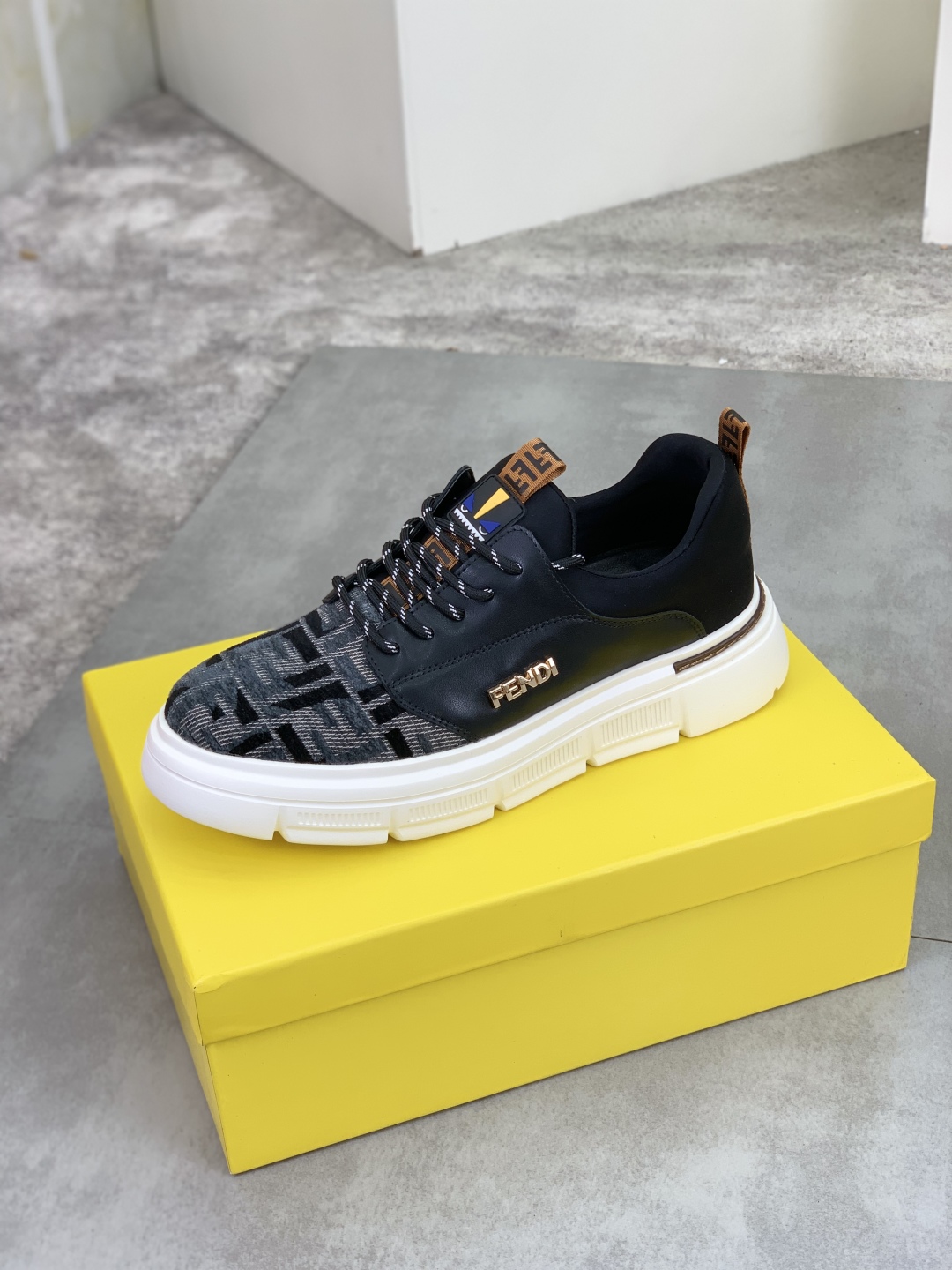 Fendi Casual Sneakers For Men # 295297