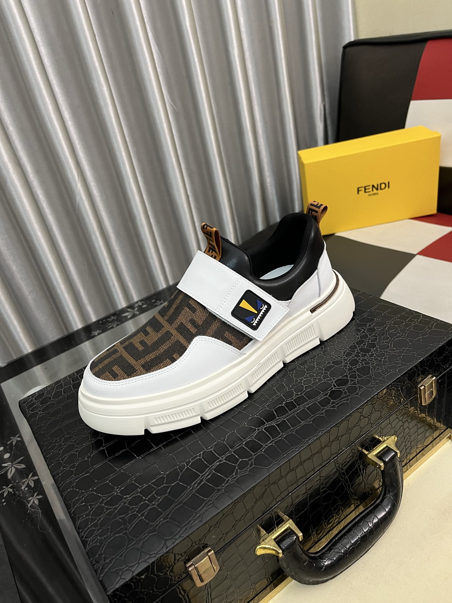 Fendi Casual Sneakers For Men # 295299