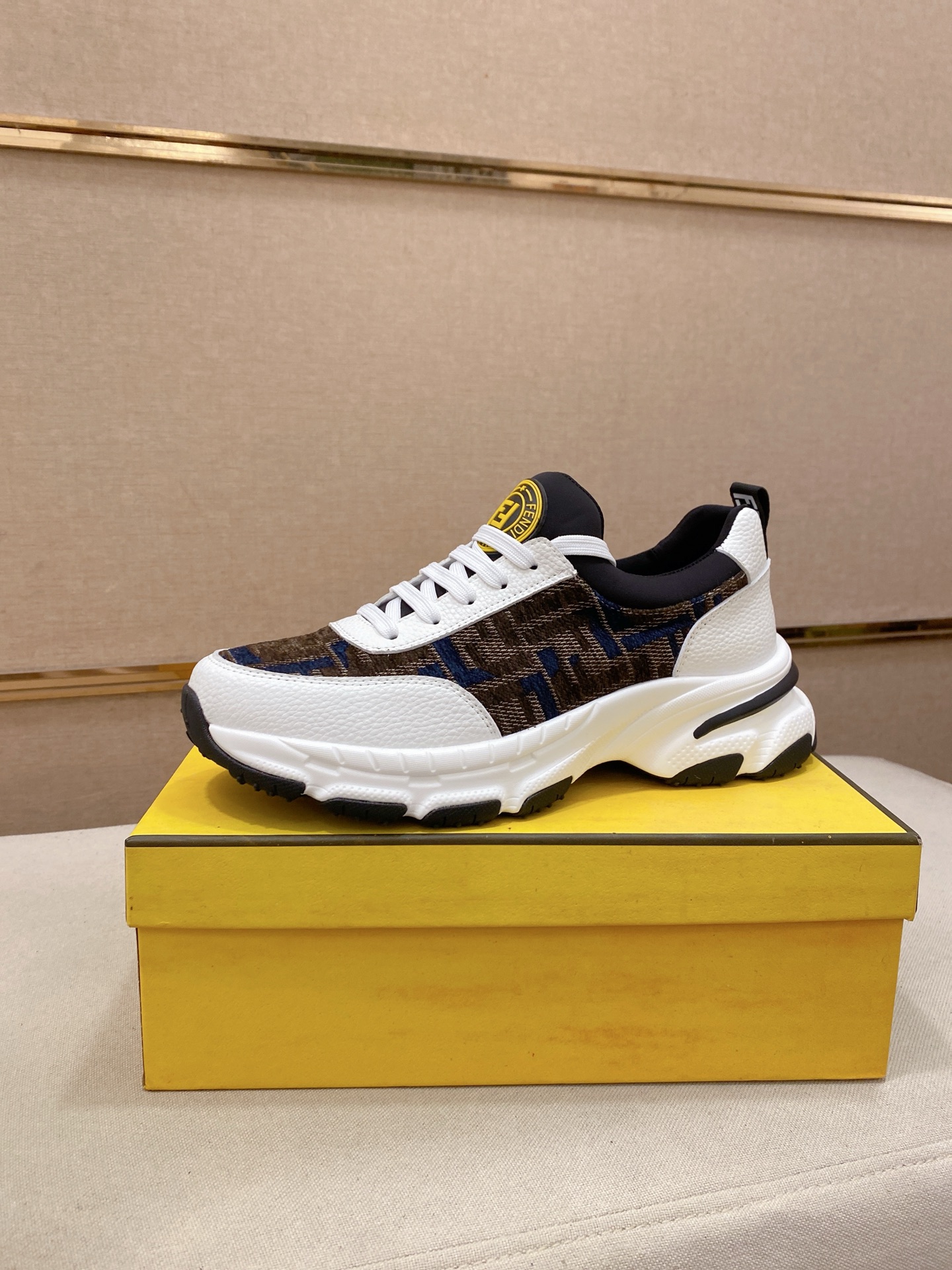 Fendi Casual Sneakers For Men # 295304