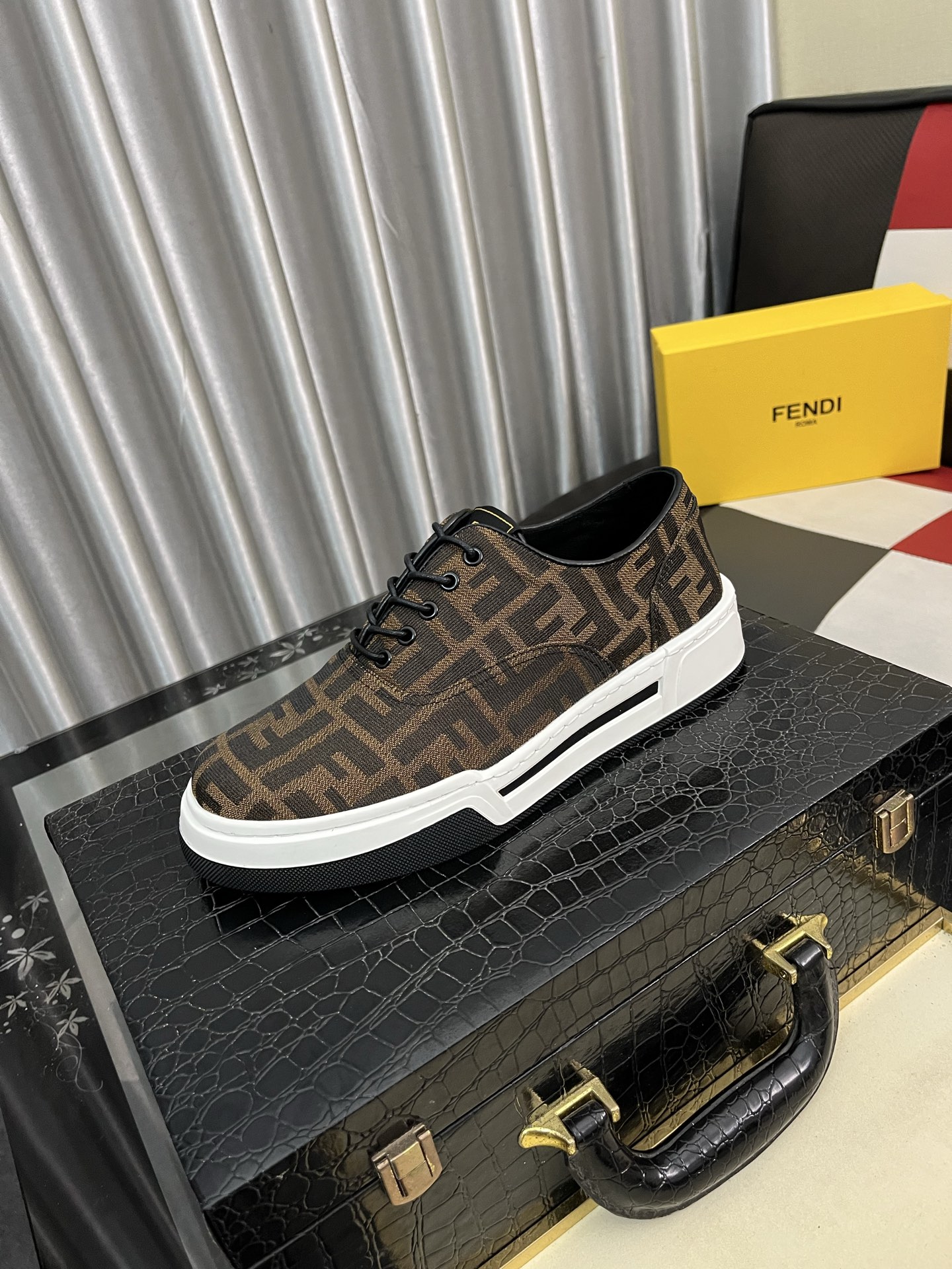 Fendi Casual Sneakers For Men # 295306