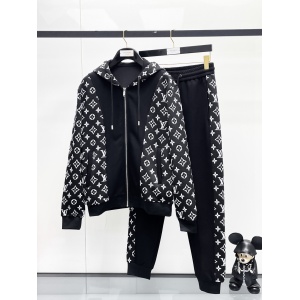 $89.00,Louis Vuitton Tracksuits For Men # 297148