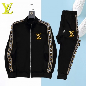 $89.00,Louis Vuitton Tracksuits For Men # 297305