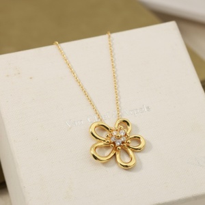 $29.00,Van Cleef&Arpels Necklace For Women # 297427