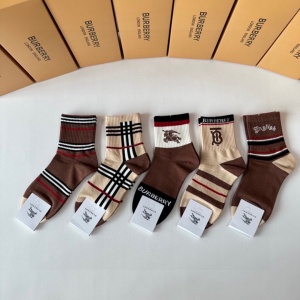 $27.00,Burberry Socks  # 298141