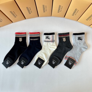 $27.00,Burberry Socks  # 298143