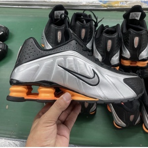 $68.00,Nike Shox R4 Sneaker Unisex # 298252