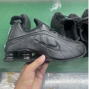 $68.00,Nike Shox R4 Sneaker Unisex # 298254