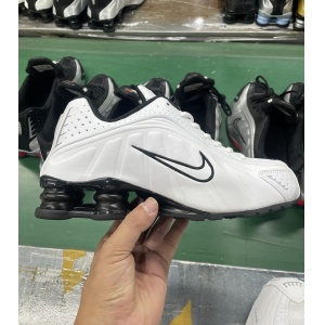 $68.00,Nike Shox R4 Sneaker Unisex # 298260