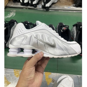 $68.00,Nike Shox R4 Sneaker Unisex # 298261