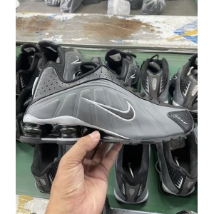 $68.00,Nike Shox R4 Sneaker Unisex # 298266