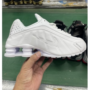 $68.00,Nike Shox R4 Sneaker Unisex # 298268