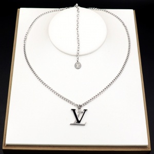 $27.00,Louis Vuitton Necklace  # 298342