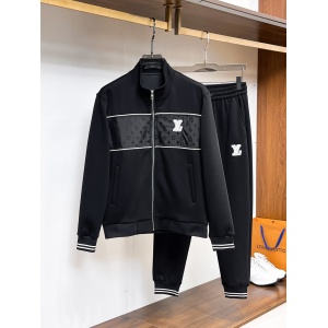 $89.00,Louis Vuitton Tracksuits For Men # 298945