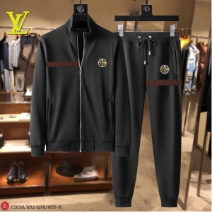 $89.00,Louis Vuitton Tracksuits For Men # 298972