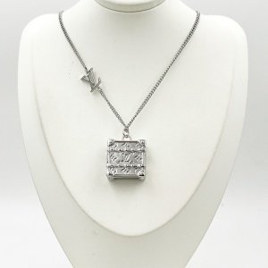 $27.00,Louis Vuitton Necklace  # 299236