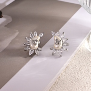 $26.00,Vivienne Westwood Earrings For Women # 299329