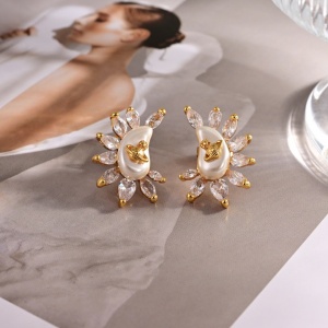 $26.00,Vivienne Westwood Earrings For Women # 299330