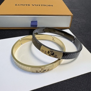 $27.00,Louis Vuitton Golden Bangle For Women # 299765