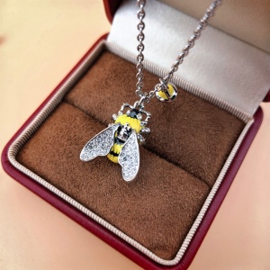 $27.00,Vivienne Westwood Necklace For Women # 300066