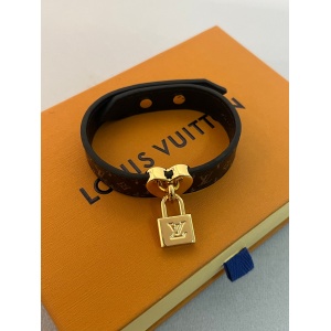 $27.00,Louis Vuitton Bangle For Women # 300101