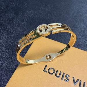 $27.00,Louis Vuitton Bangle For Women # 300187
