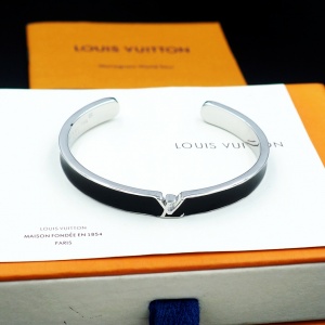 $27.00,Louis Vuitton Bangle For Women # 300200