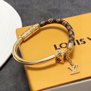 $27.00,Louis Vuitton Bangles For Women # 301184