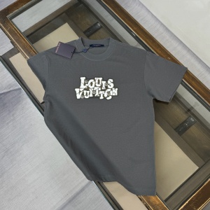 $28.00,Louis Vuitton Short Sleeve T Shirts For Men # 301580