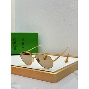 $55.00,Bottega Veneta Sunglasses # 302152
