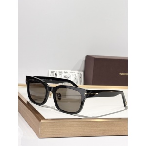 $55.00,Tom Ford Sunglasses # 304055