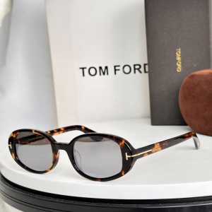 $55.00,Tom Ford Sunglasses # 304071