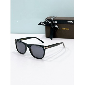 $55.00,Tom Ford Sunglasses # 304143