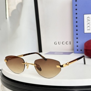 $55.00,Gucci Sunglasses # 304599