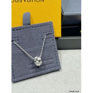 $27.00,Louis Vuitton Necklace # 304662